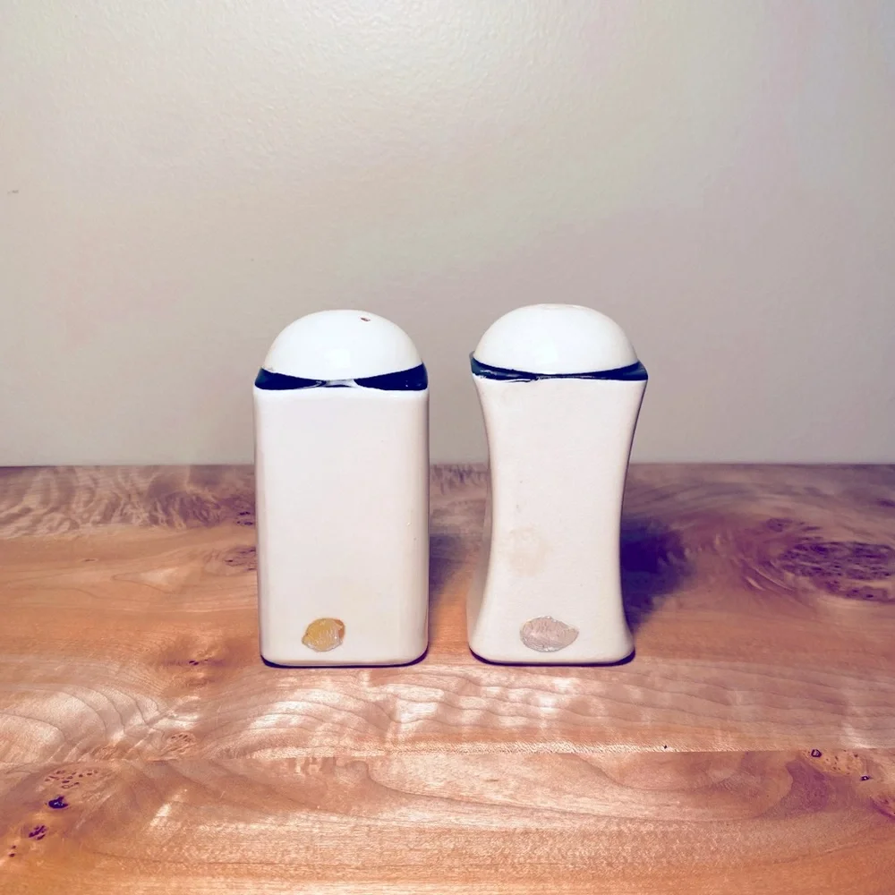 Vintage Ceramic Rooster and Hen Salt & Pepper Shakers - Picture 2 of 4